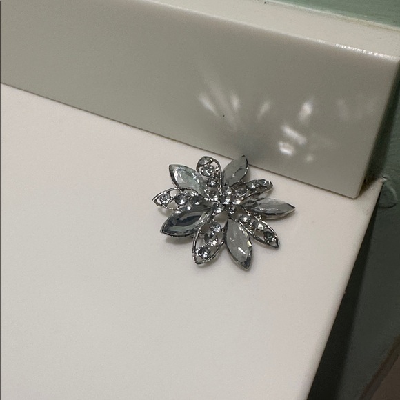 Silver Flower Star Brooch with Gemstones - Picture 2 of 5